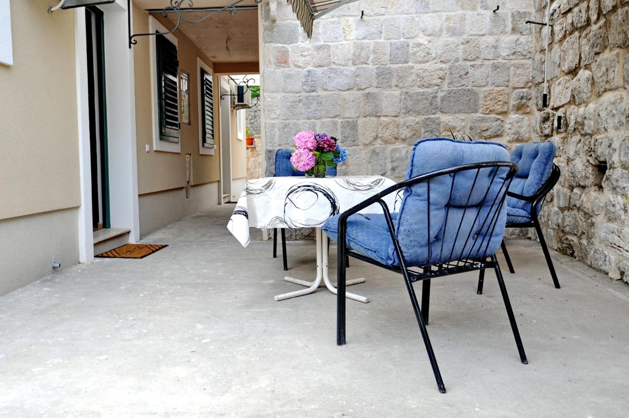 Apartments Kriva Ulica Kotor Pokoj fotografie